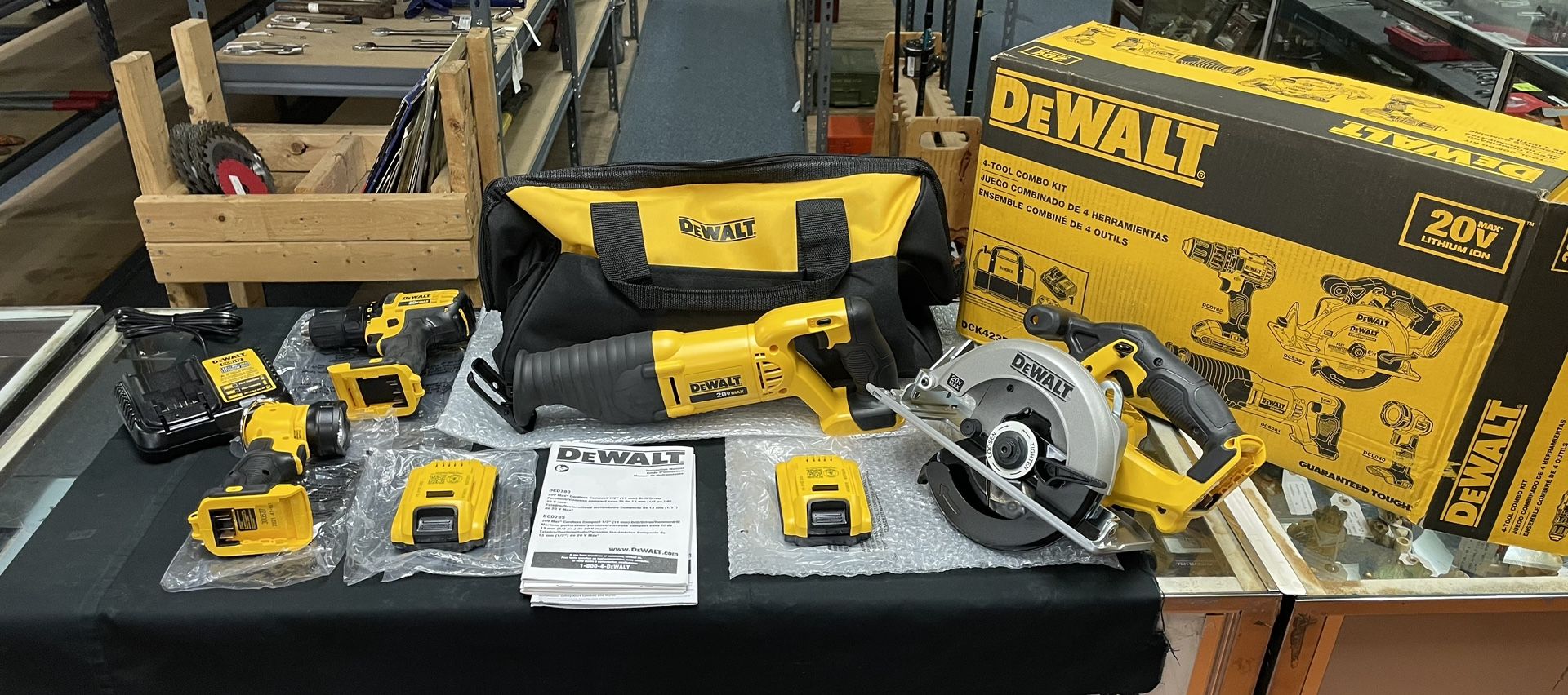 ❗️NEW❗️Dewalt 20V 4 Tool Combo Kit w/2 Batteries & Charger