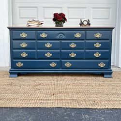 🌺 Refinished Modern Solid Wood Dresser/ Details Below/ Delivery Available
