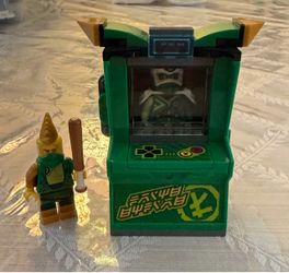LEGO Ninjago 71716 Lloyd Avatar Arcade Pod + Digi Lloyd + Bat Fig