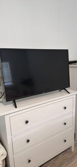 35.5” Roku TV