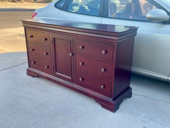 Gorgeous Large New Classic Furniture Versailles Bordeaux Cherry Wood Dresser