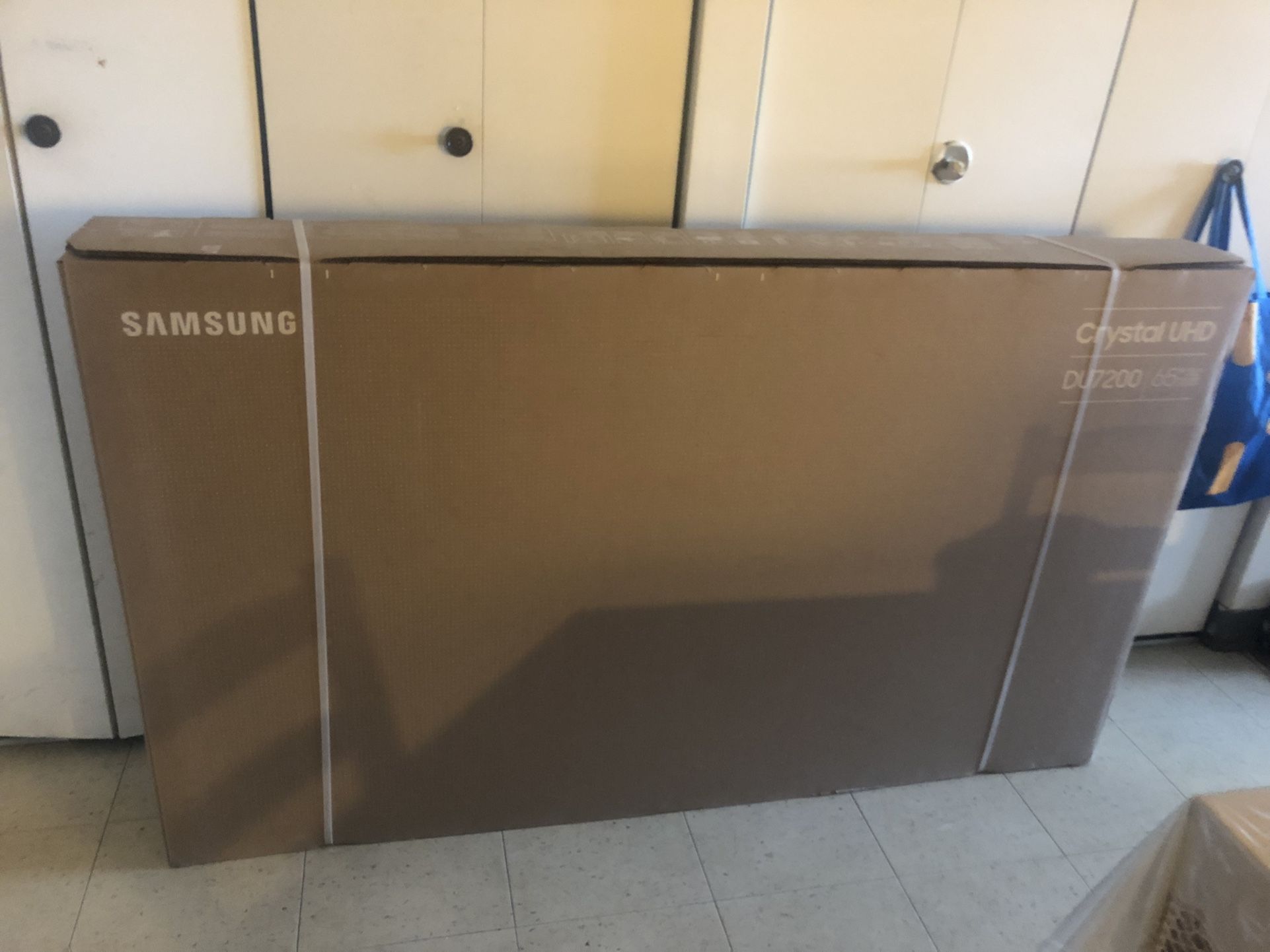Brand New In Box 65 In Tv Samsung Crystal Hyd 7200