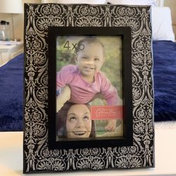 Black & Cream Damask Pattern Frame For 4X6 Photos