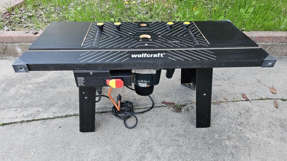 Black And Decker Plunge Router 1 3/4 HP With Table