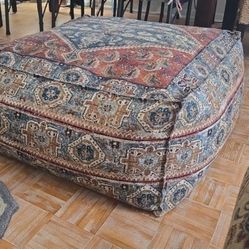 Loloi floor pouf ottoman in great condition