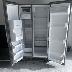 Refrigerator 