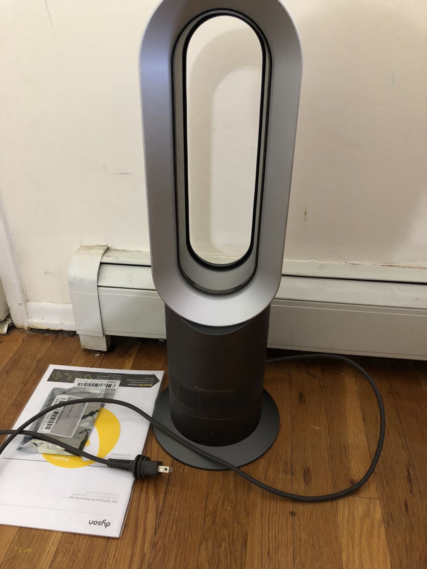 Dyson Hot+Cool Air Multiplier, Jet Focus Fan Heater Grey/Silver - AM09  In very good condition , working perfect  Will ship in non-retail box. 