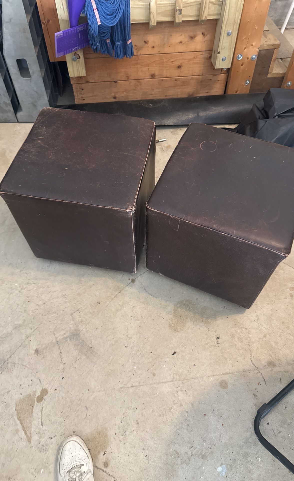 Seats/ Foot Rest
