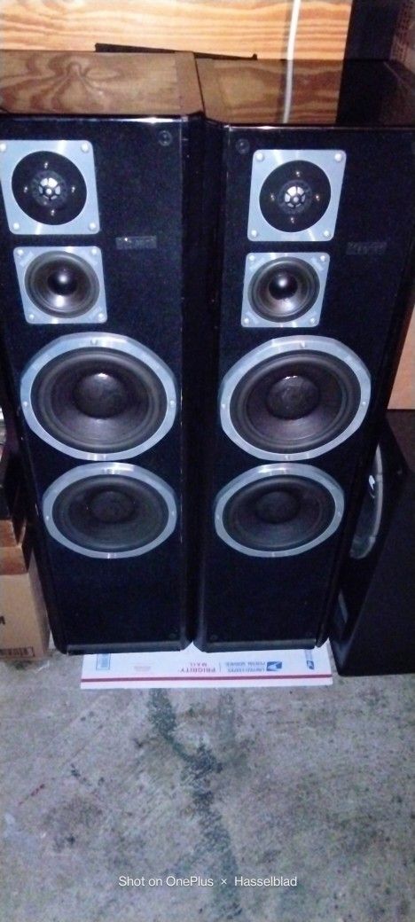 Magnat Sigma 1000 Speakers