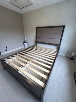 Queen Upholstered Storage Bed Frame with 2 Drawers – Excellent Condition