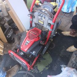 Husky 2600 PSI 2.4 GPM Pressure Cleaner Runs Great