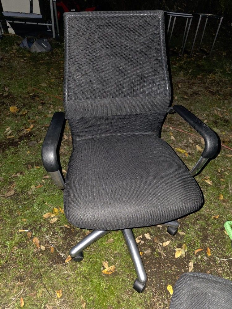 6 IN GREAT CONDITION OFFICE CHAIRS