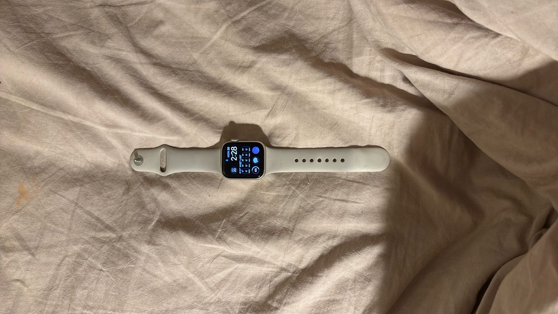 Apple Watch SE 40mm Starlight GPS