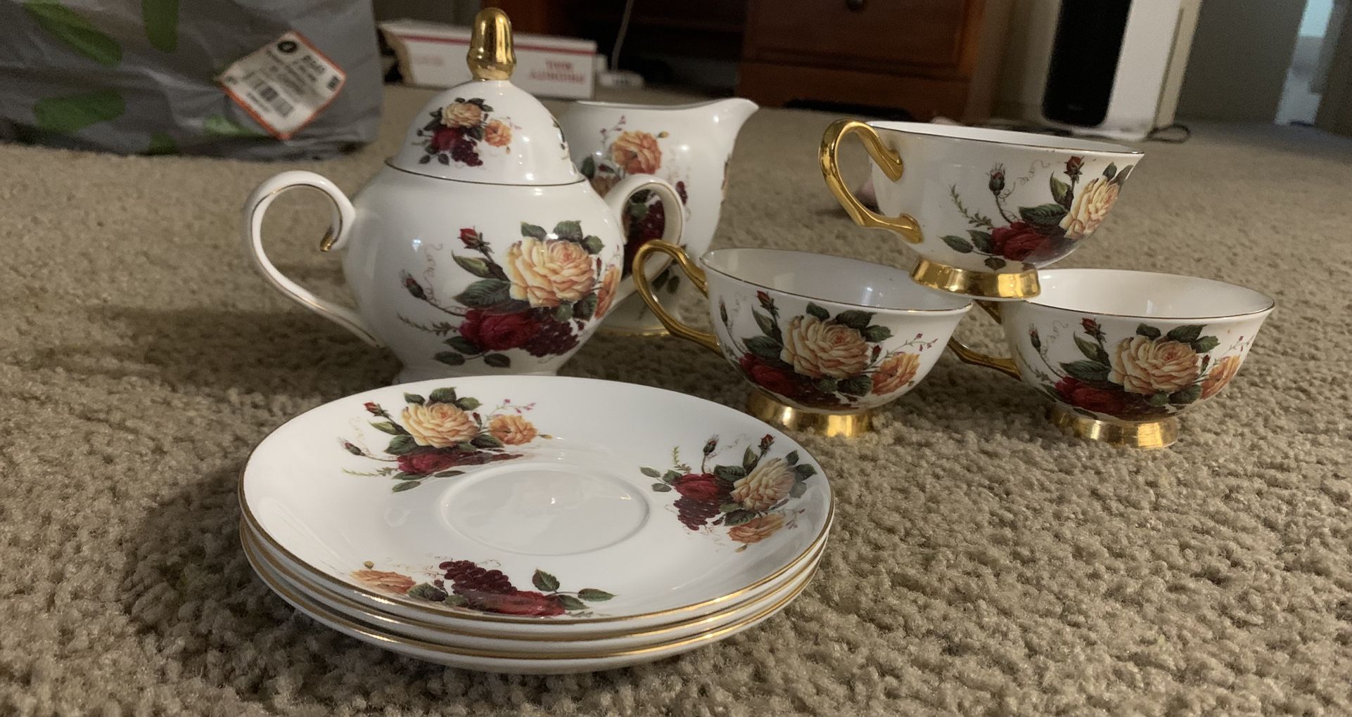 Royal Albert Old Country Roses Tea Cups And Saucer Set . Bone China Tea Set