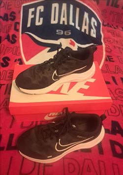 Nike tennis shoes