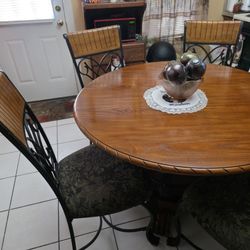 Decor Dinning Room Table/Chairs