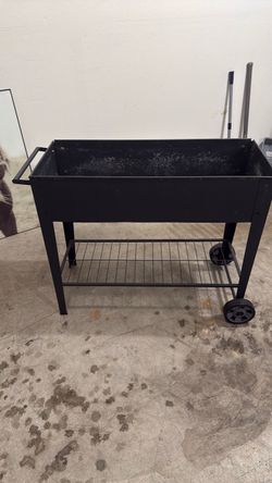 Mobile metal raised garden
