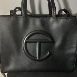 Medium telfar purse 