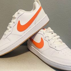 Nike Court Borough    Size 7Youth