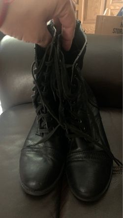 Nice black boots size 8