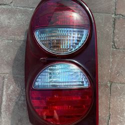 2005-2007 Jeep Liberty Drivers Side Tail Light