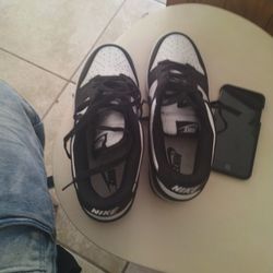 Black Nikes Shoes