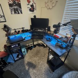 27” MSI curved Monitor And L-shaped Desk