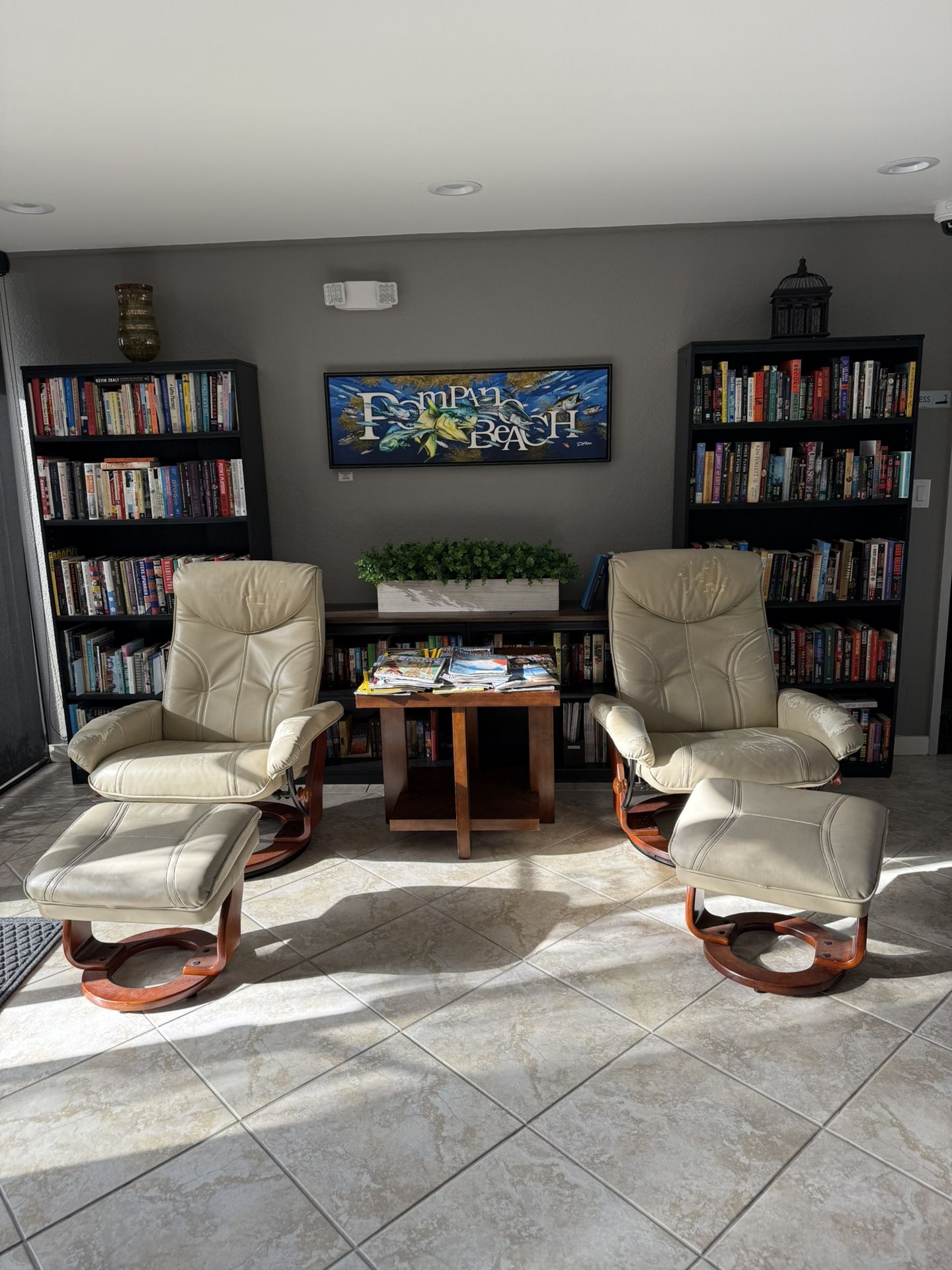 Set of 2 Beige Leather Armchairs with Ottomans / Recliners