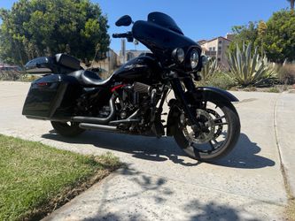 2017 Harley-Davidson FLHXS with 10 K CVO extras