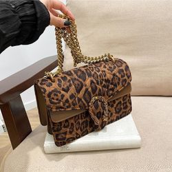 Leopard wine god bag French temperament women‘s bag Internet celebrity bag women 2025 new high-end suede armpit cross-body bag