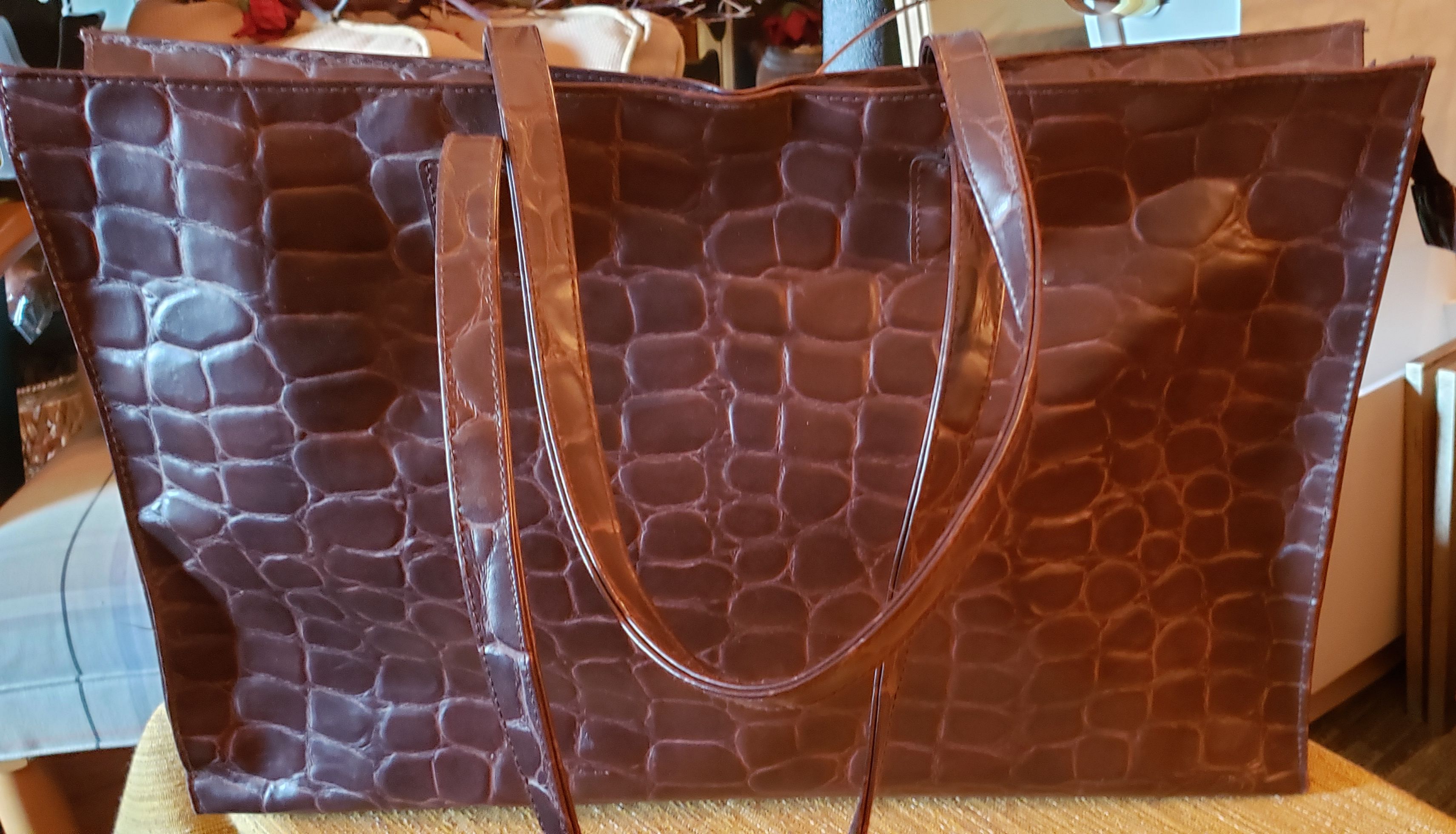 Estee Lauder Purse Embossed Alligator Handbag Brown Tote...Very nice pre-owne bag. 19x12x5 with 12 inch strap drop