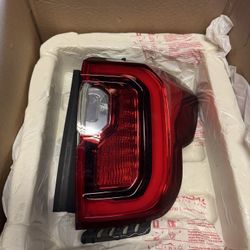 GMC Arcadia 2020 Right Rear Lenses 