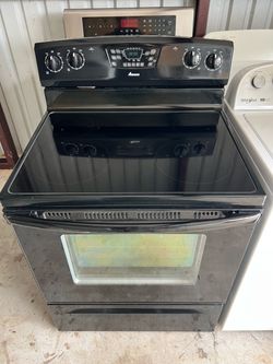 Amana Stove Black Like New / Electric Range