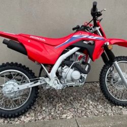 2023 like new title in hand 125crf dirtbike