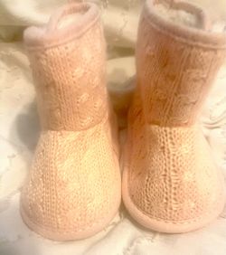 Pink quilted pattern soft sole baby girl boots