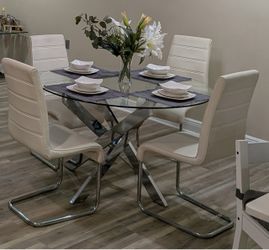White leather Chairs (4)