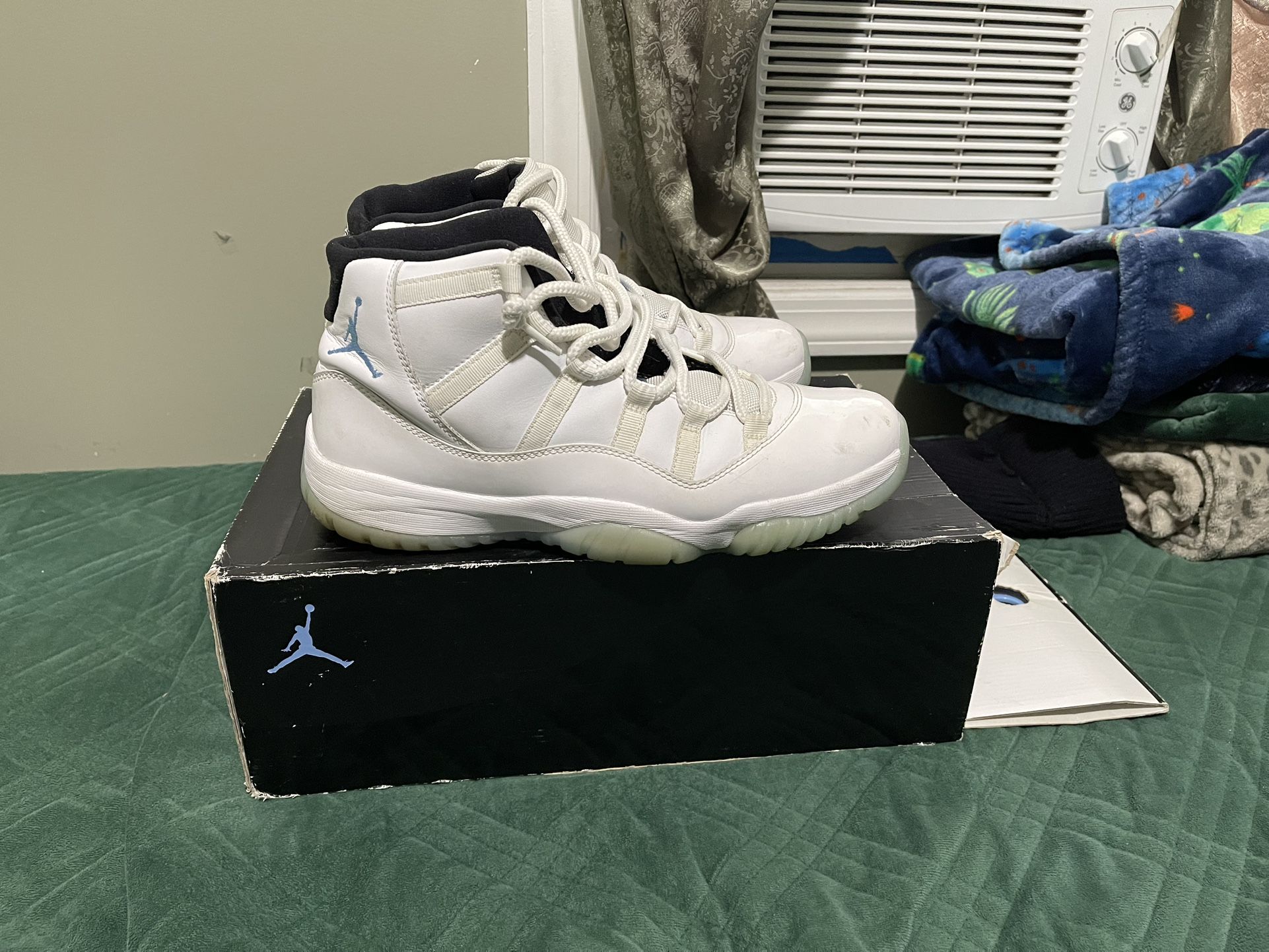 Jordan 11 Legend Blue 2014 Size 10.5 (price Is Non Negotiable)