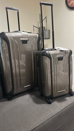 Tumi luggages great low price