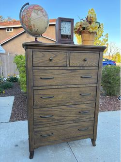 Solid Wood 6 Drawer Dresser Chest of Drawers Furniture Excellent Condition