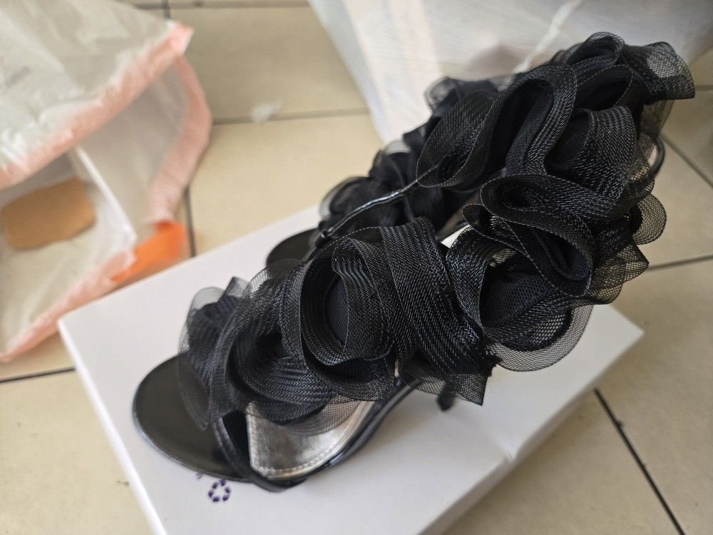 Cute BAKERS HEELS SIZE 7
