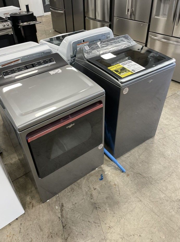 Whirlpool Washer And Dryer Set DM