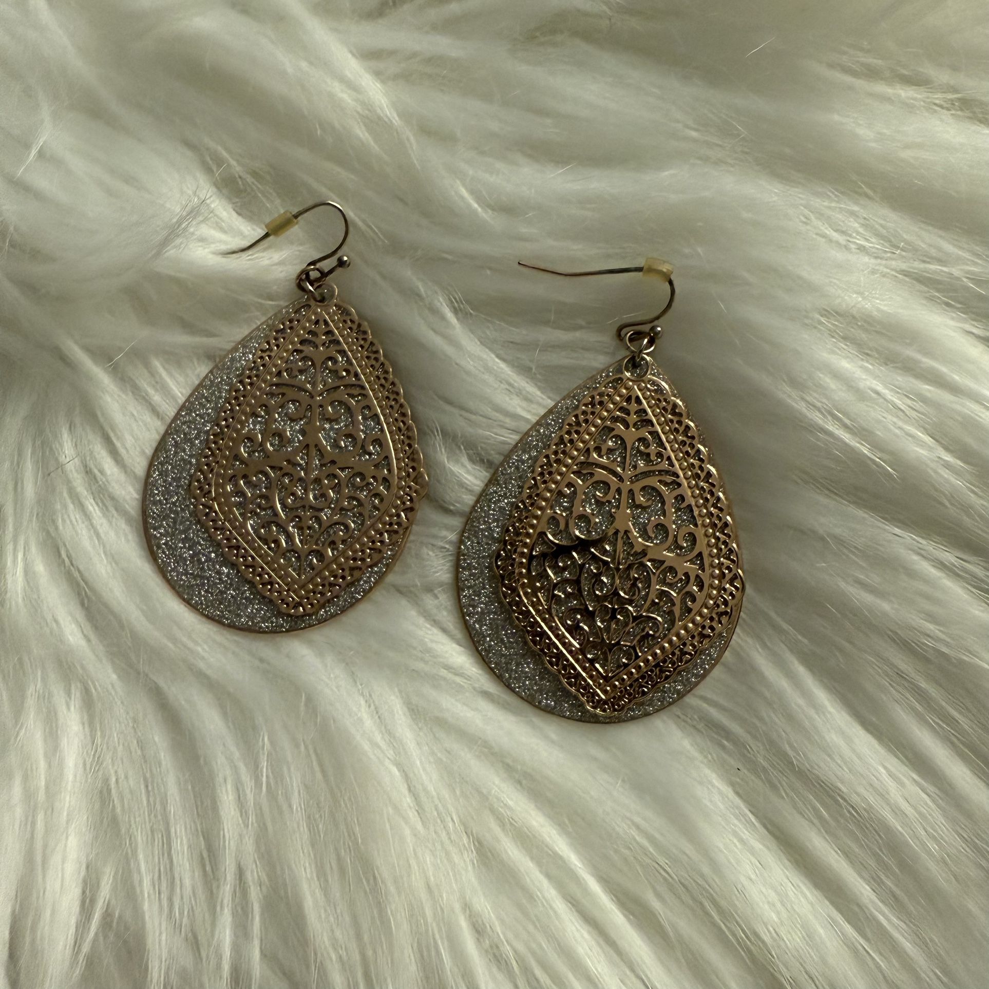 Teardrop-shaped dangle earrings