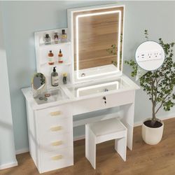Vanity With Mirror And Lights
