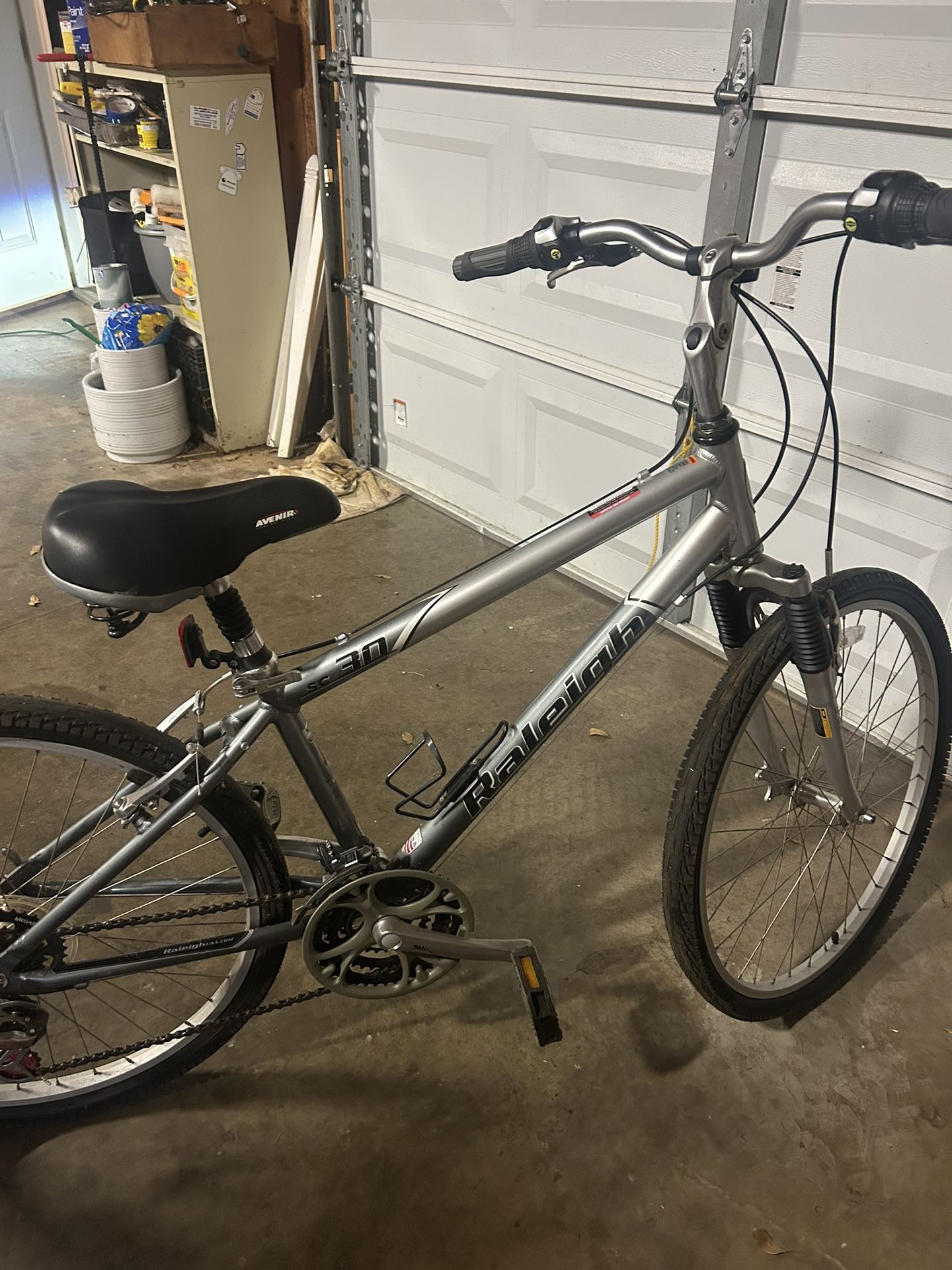 Raleigh C30 Hybrid bike