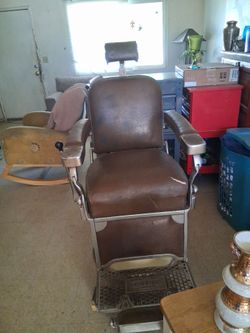 Theo a Koghs Barber Chair