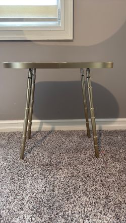 Accent table