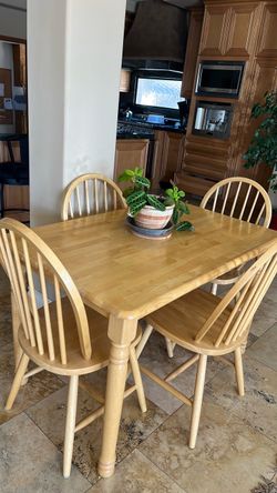 Table n 4 chairs