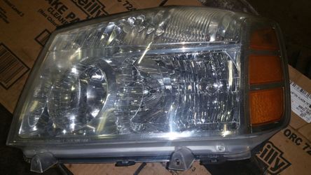 2004 nissan armada head light