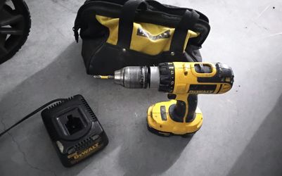 DEWALT 18V Cordless Compact Hammer Drill Combo Set (DC725)