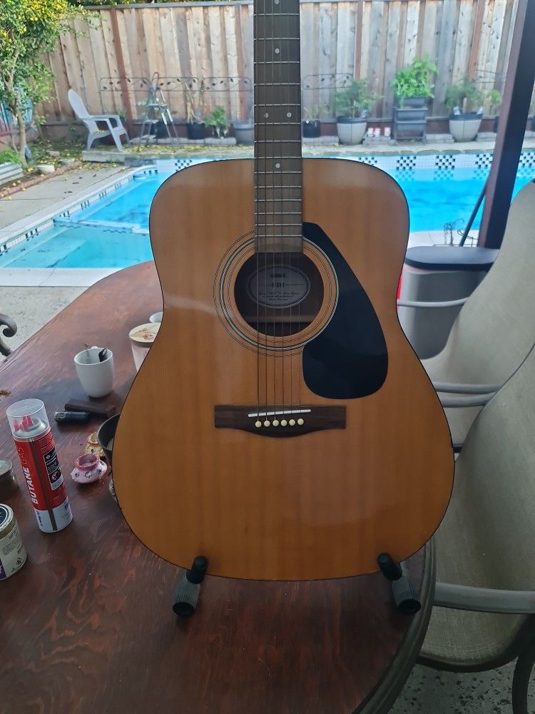 Yamaha F-310 Acoustic Guitar 